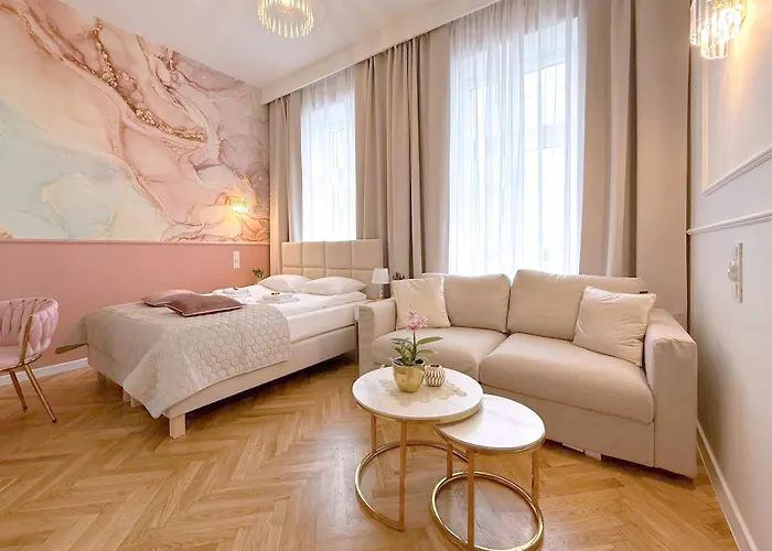 Upscale Apartments - Ac In Rooms, Ensuite Bathrooms, Lift - 8 Mins To Main Square