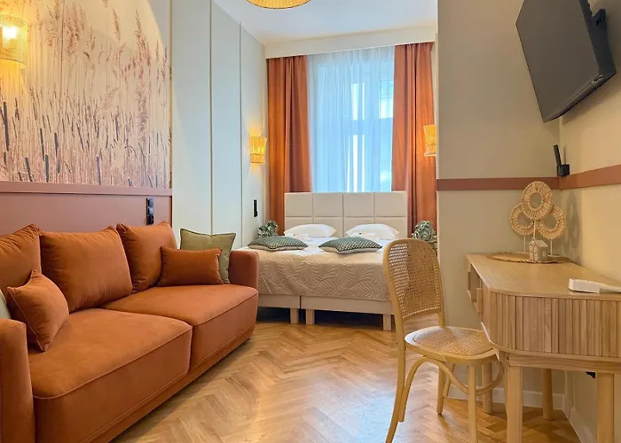 Upscale Apartments - Ac In Rooms, Ensuite Bathrooms, Lift - 8 Mins To Main Square